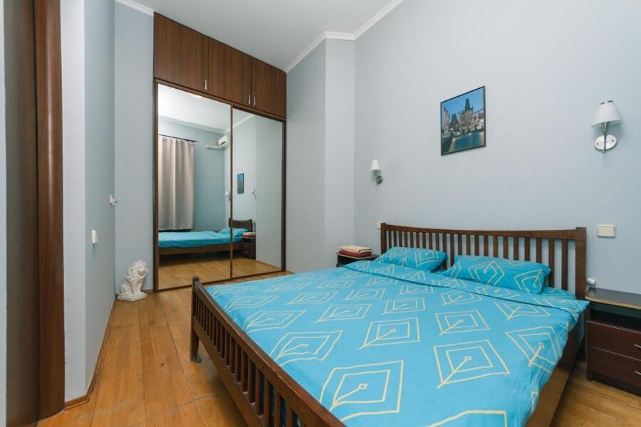 Apartments In Center Metro Olimpiyskay Velyka Vaselkivska Street Kiev Esterno foto
